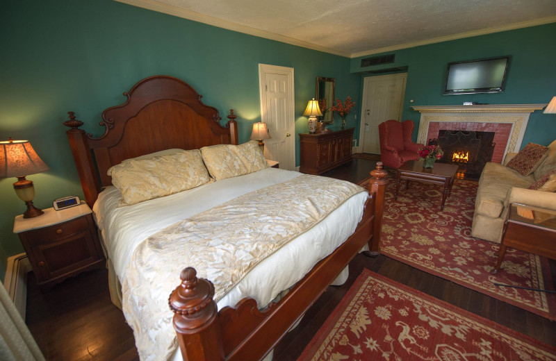 Guest bedroom at Balance Rock Inn.