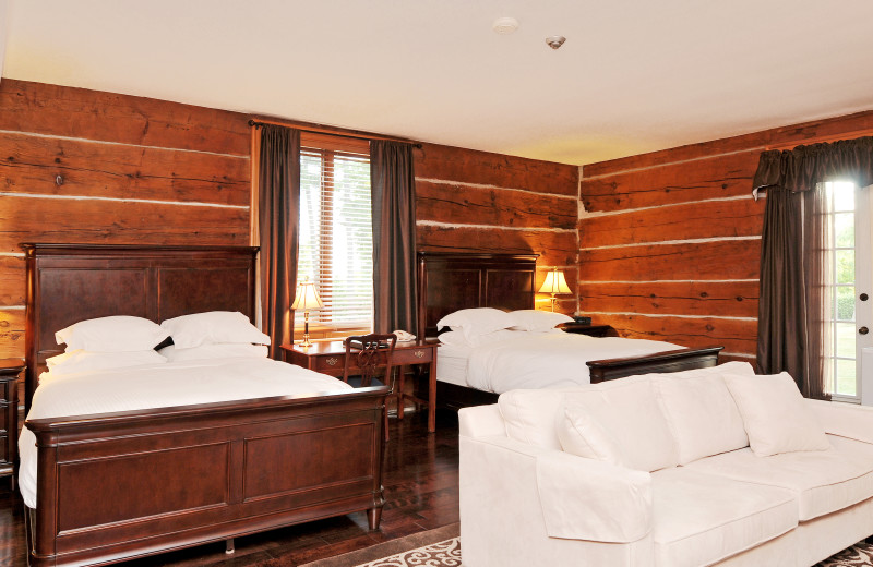 Guest bedroom at Eganridge Resort, Country Club & Spa.
