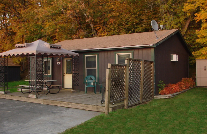 Cabin exterior at Hollywood's Resort.