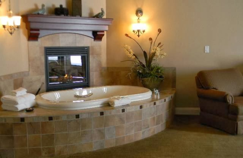 Suite hot tub at Summer Creek Inn & Spa.