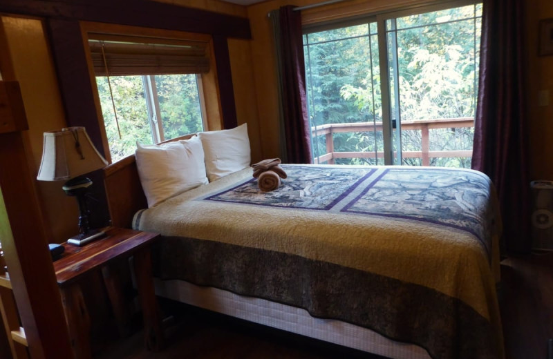 Guest room at Kenai River Drifter's Lodge.