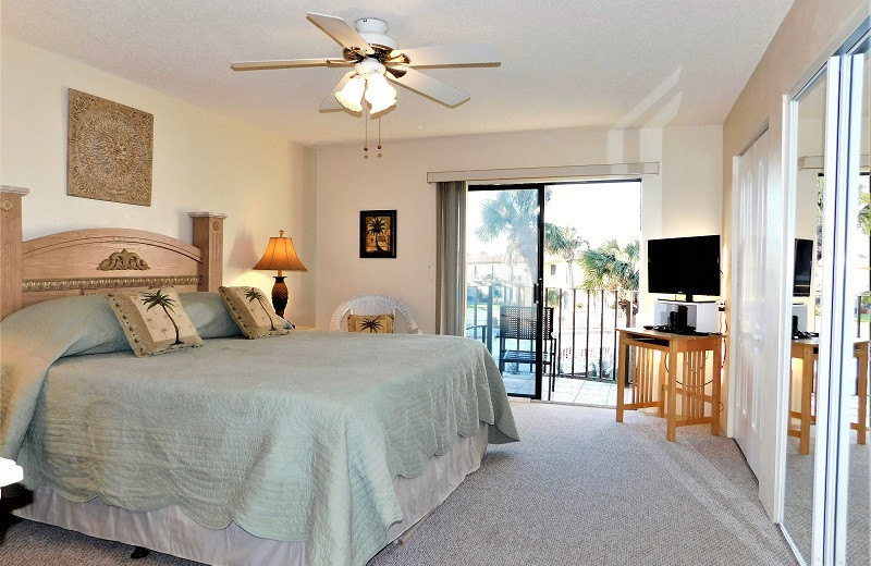 Rental bedroom at Family Sun Vacation Rentals.