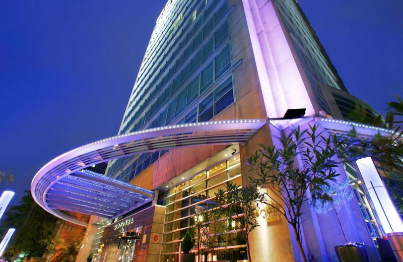 Exterior view of Sofitel Montreal Golden Mile.