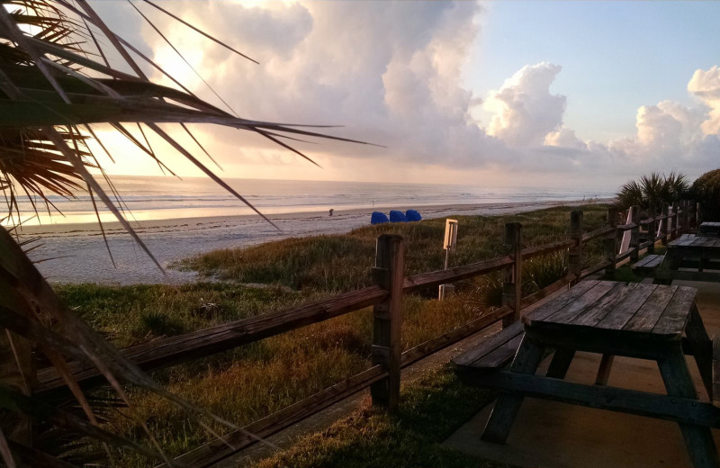 Picnic area at Coral Sands Oceanfront Resort.