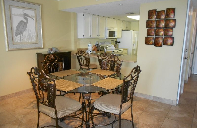 Rental kitchen and dining at Moonspinner Condominium.