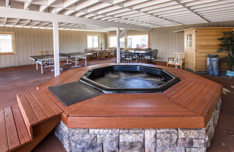 Hot tub at Beachwood Resort Condos.