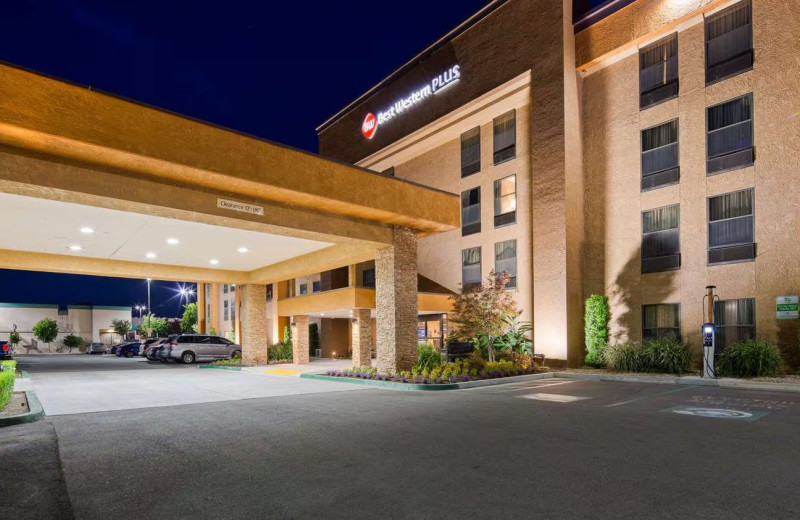 Exterior view of Best Western Plus Fresno Airport Hotel.
