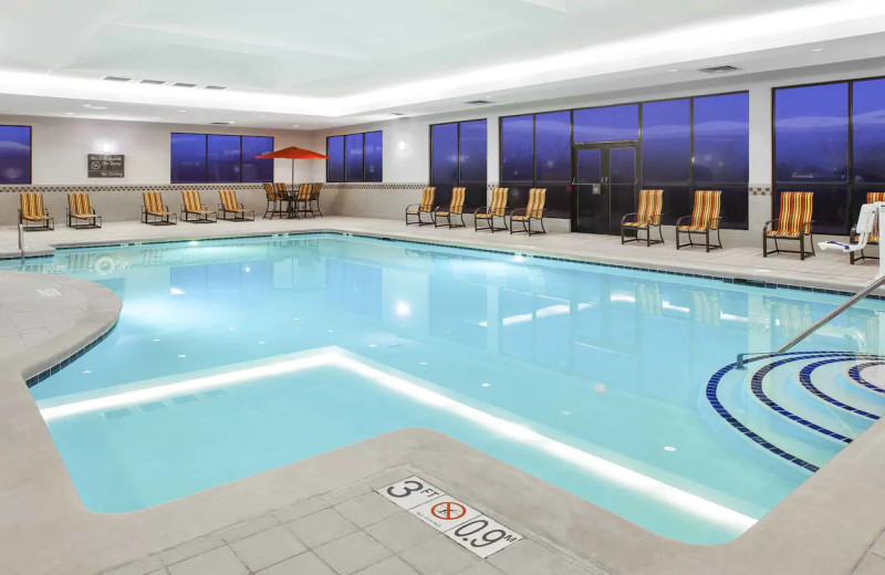 Indoor pool at Hampton Inn Toledo-South/Maumee.