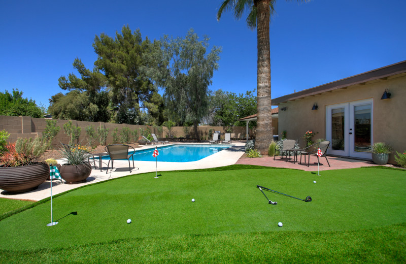 Rental golf putting at Arizona Vacation Rentals.