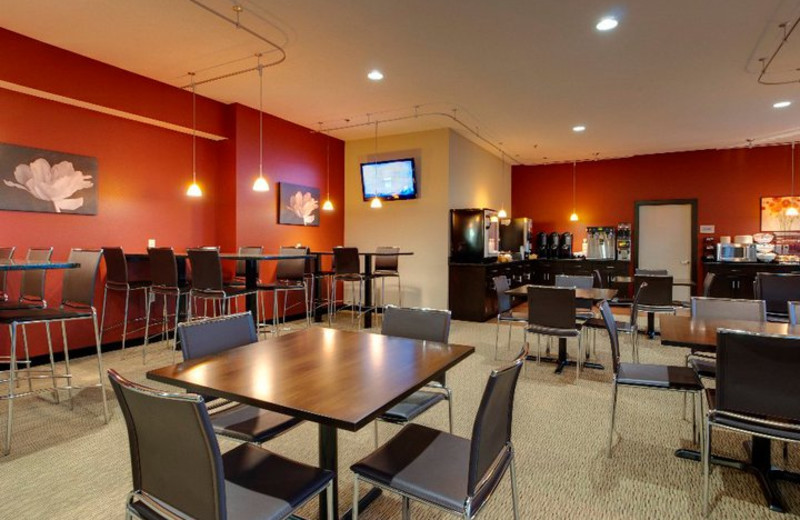 Continental breakfast room at Berlin Grande Hotel.