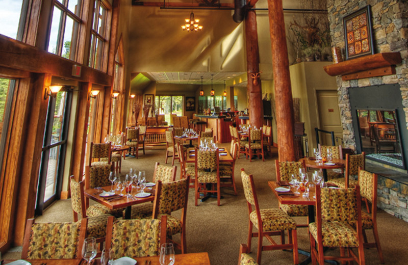 Dining at Elk Ridge Resort.