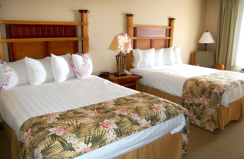 Two bed guest room at Maui Sands Resort & Indoor Waterpark.