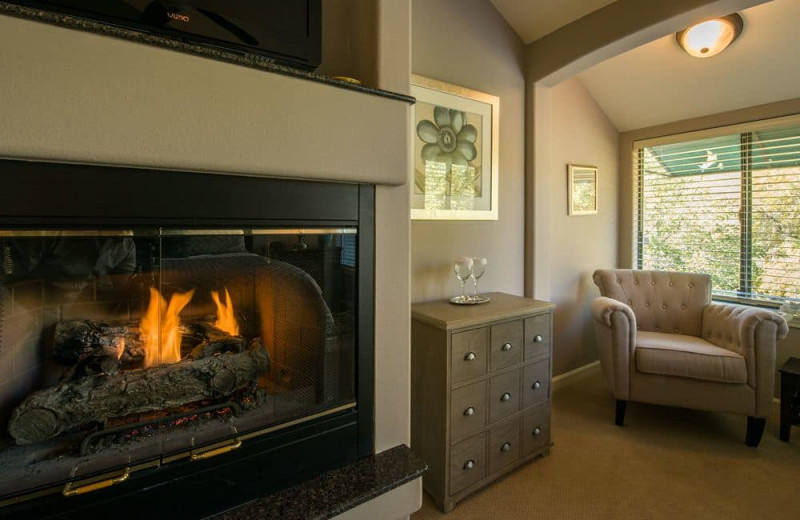 Guest room at Inn On Oak Creek.