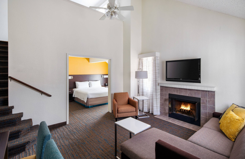 Guest room at Residence Inn by Marriott San Diego La Jolla.