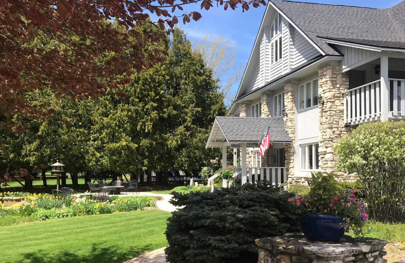 Exterior view of Country House Resort.