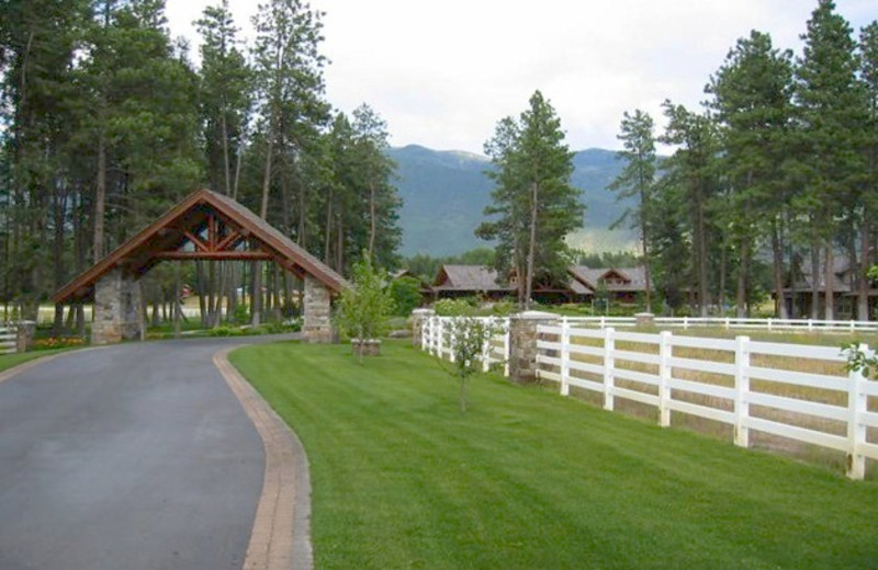 Exterior view of Glacier Mountain Lodge.