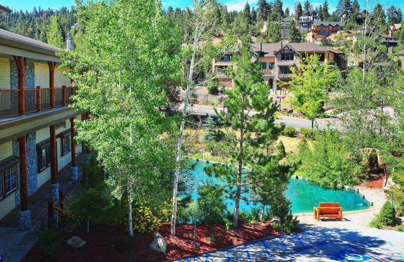 Exterior view of Holiday Inn Resort The Lodge at Big Bear Lake.