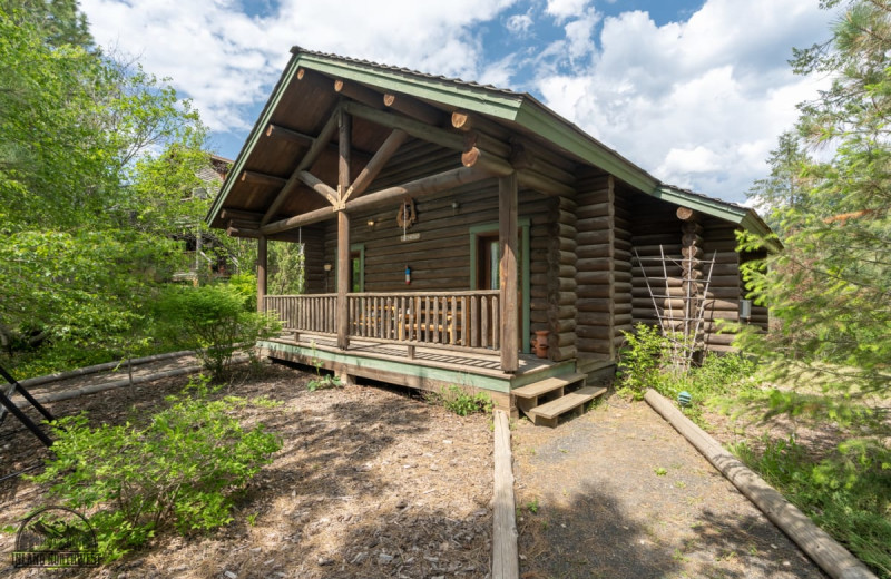 Cutthroat Cabin exterior at Red Horse Mountain Ranch.