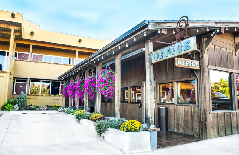 Exterior view of Big Horn Lodge.