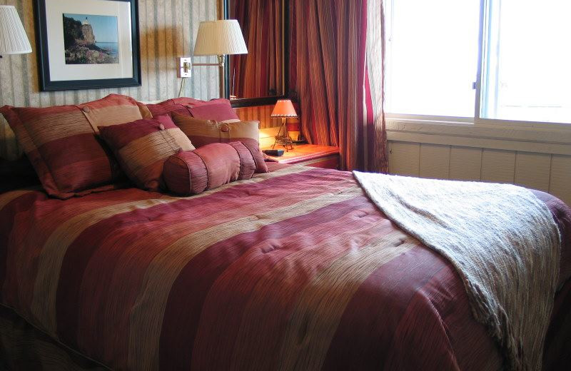 Guest bedroom at Chateau LeVeaux.