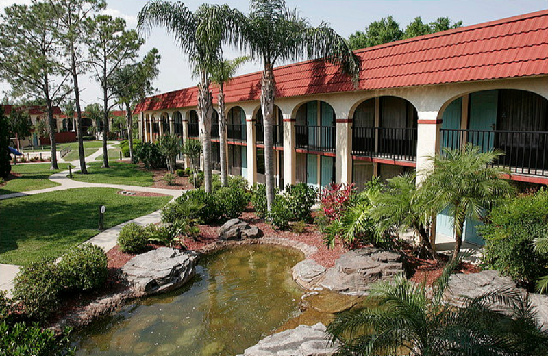 Exterior view of Maingate Lakeside Resort.