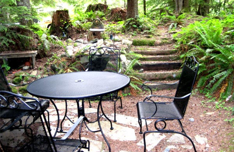 Outdoor patio at Three Bears Lodge.