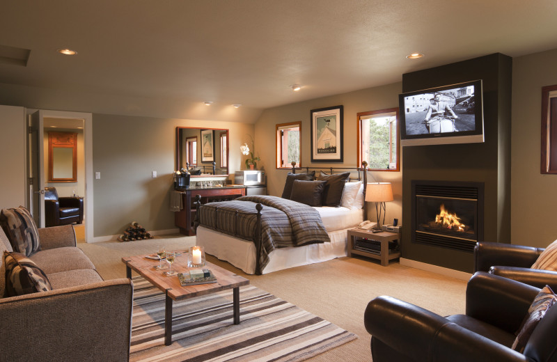 Guest room at Brewery Gulch Bed 