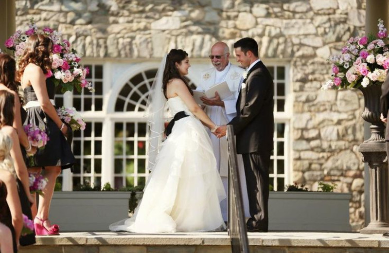 Outdoor Wedding Ceremony at Skytop Lodge