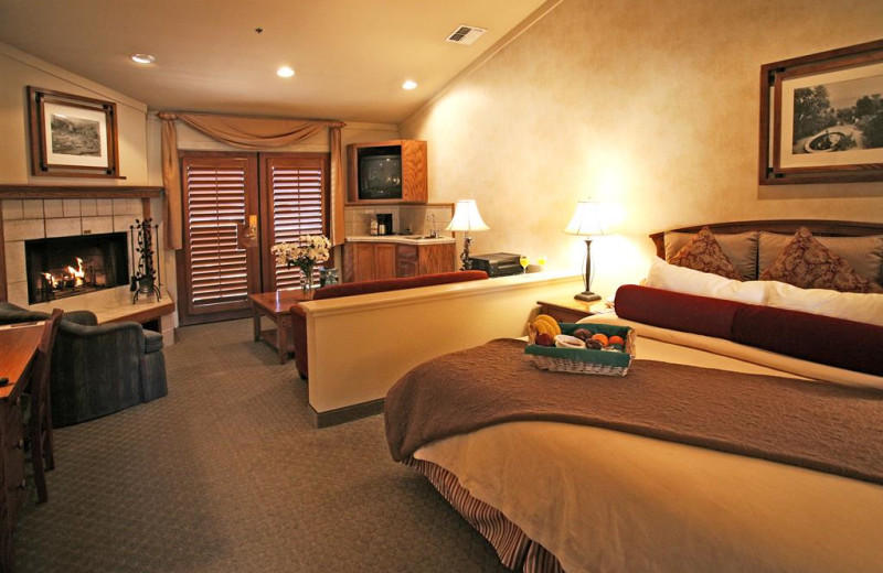 Guest room at Best Western Sonoma Valley Inn & Krug Event Center.