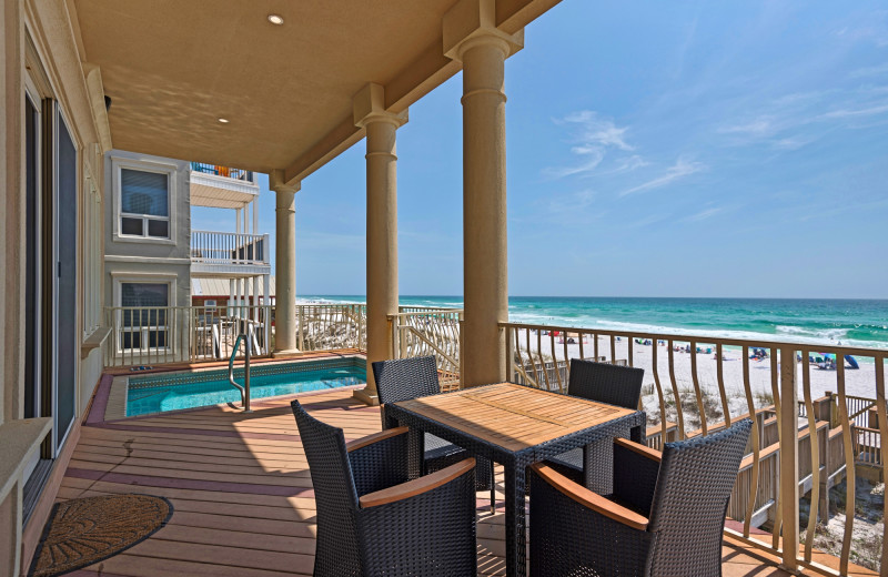 Rental balcony at Destin Getaways.