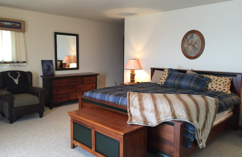 Cabin bedroom at Lakeview Lodge 307.