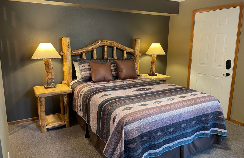 Guest bedroom at Aspen Winds.