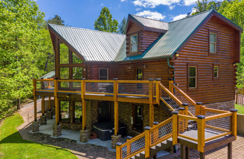 Exterior view of American Patriot Getaways - Smokies Paradise Lodge.