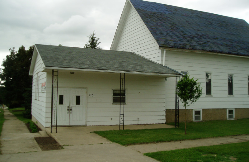 Exterior view of Stone's Gate City Lodge.