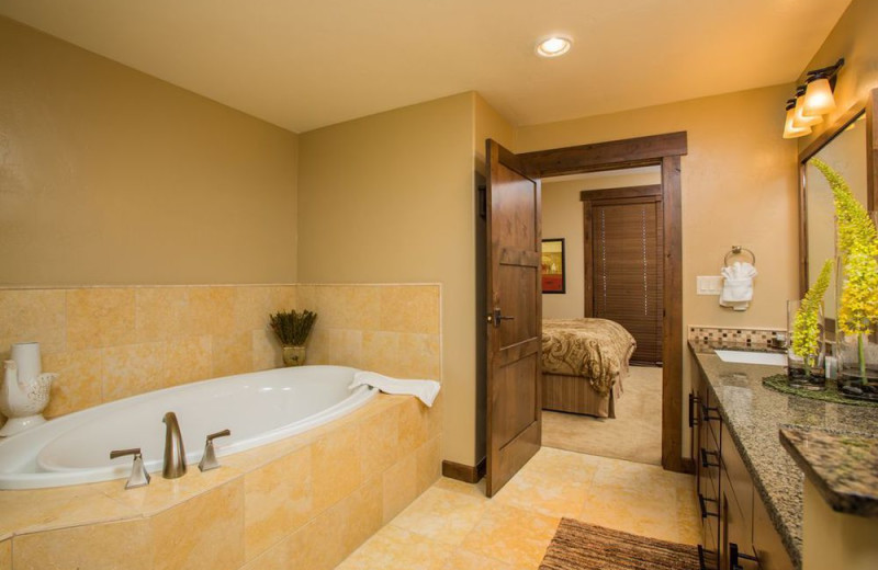 Rental bathroom at Trailhead Lodge.