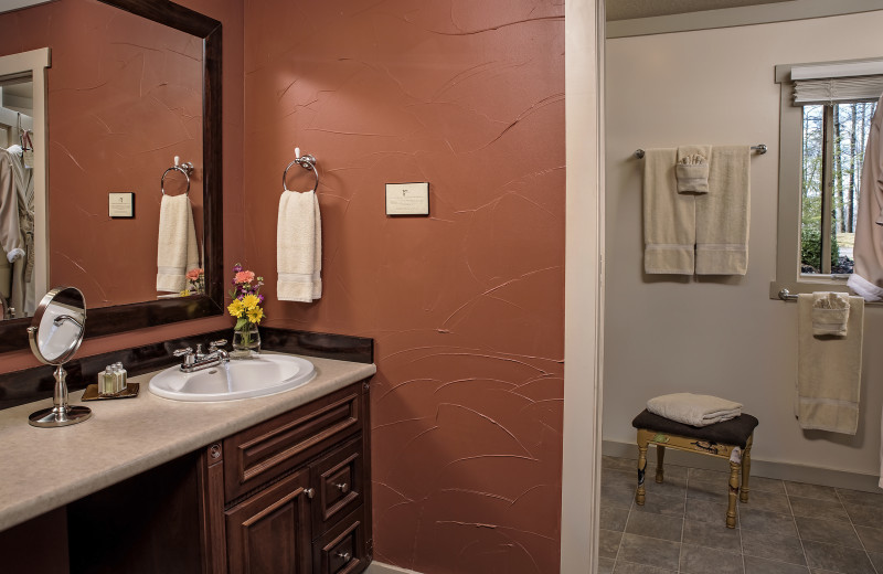 The Muir Cottage bathroom at Glenlaurel, A Scottish Inn & Cottages.