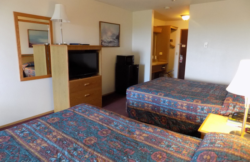 Guest bedroom at Chautauqua Lodge.