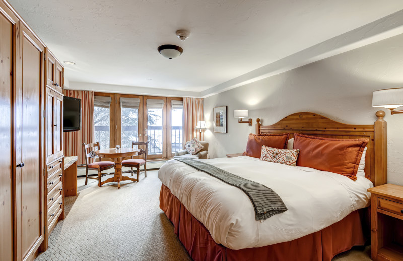 Guest room at The Pines Lodge, A RockResort.