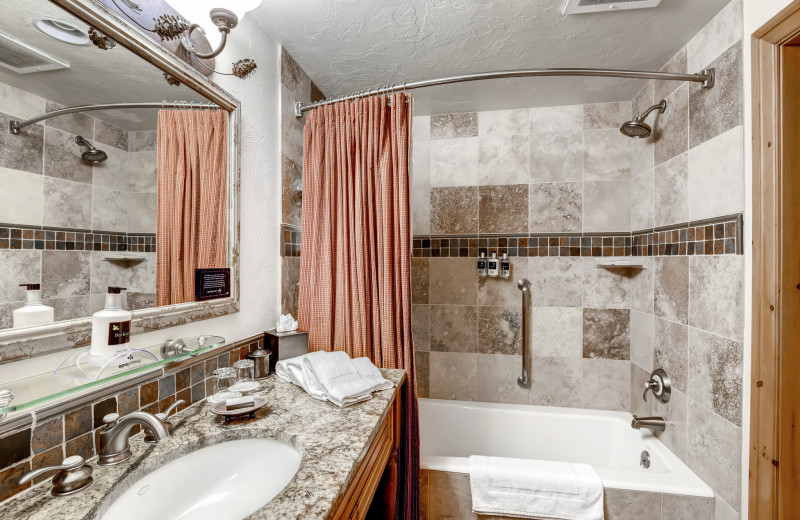 Guest bathroom at The Pines Lodge, A RockResort.