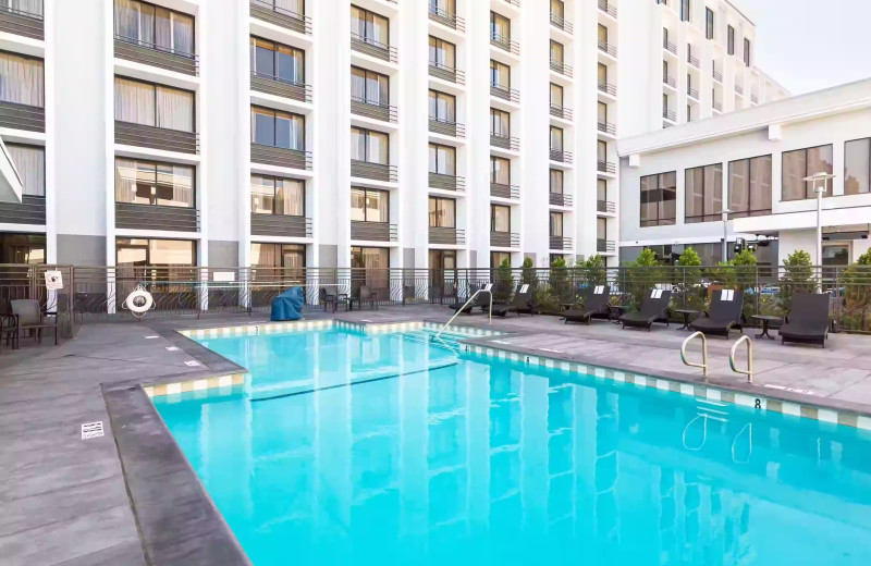 Outdoor pool at Holiday Inn San Jose - Silicon Valley.