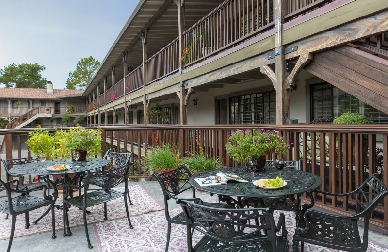 Exterior view of Coachmans Inn.