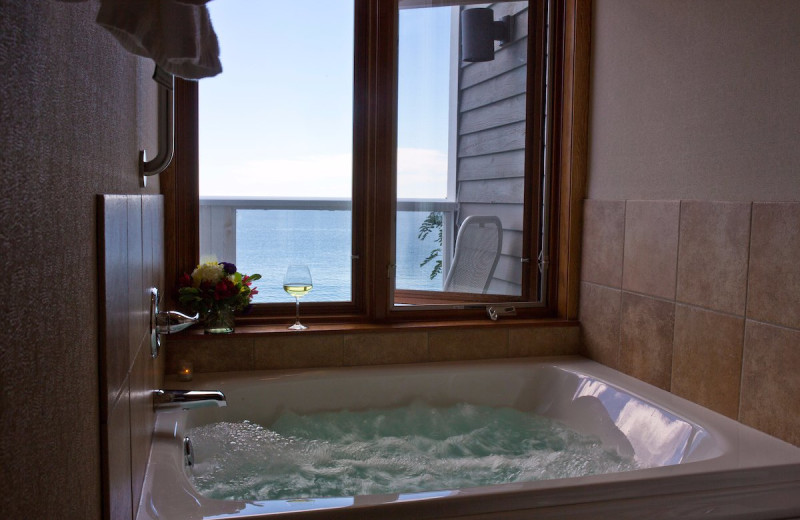 Guest jacuzzi at Bluefin Bay on Lake Superior.