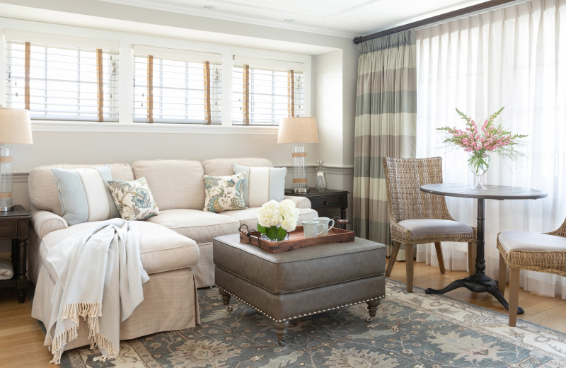 Guest living room at Vineyard Square Hotel & Suites.