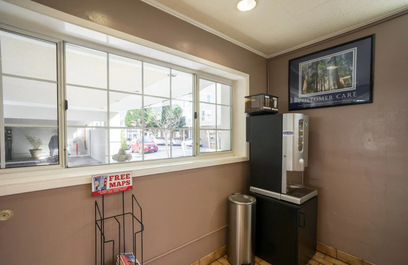 Lobby at Nob Hill Motor Inn.