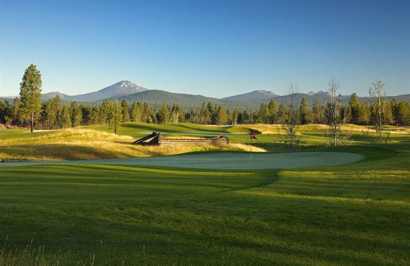 Golf course near DiamondStone Guest Lodges.