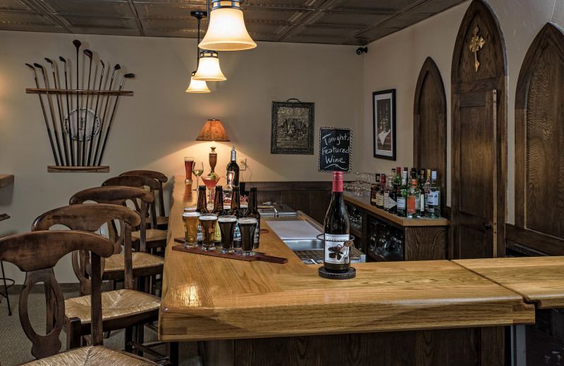 Bar at Glenlaurel Scottish Inn & Cottages.