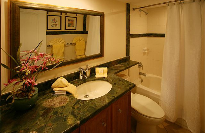 Vacation rental bathroom at Maui Vacation Rentals.