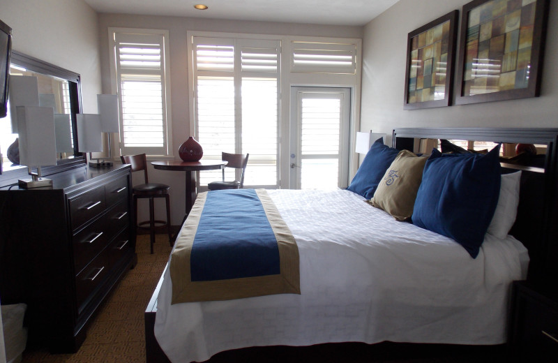 Guest room at Fairway Suites At Peek'n Peak Resort.