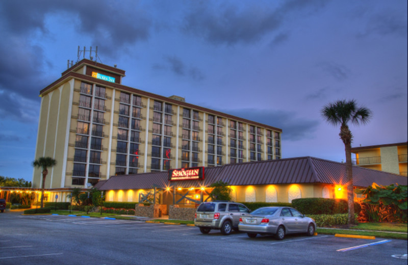 Exterior view of Rosen Inn.