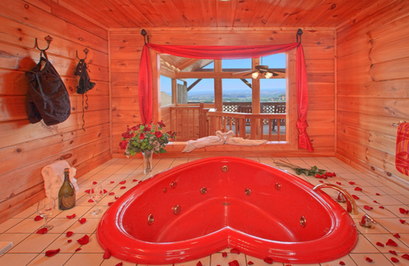 Cabin jacuzzi at Cabin Fever Vacations.